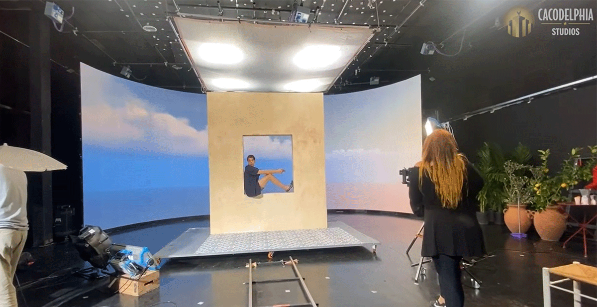 Descubrí cómo el In-Camera VFX y la Producción Virtual eliminan la dependencia del croma, optimizando tiempos y costos en el set de Cacodelphia.