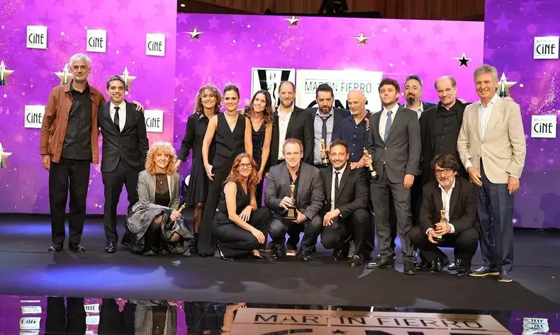 "El Eternauta" arrasó en los Martín Fierro 2025. Analizamos cómo la infraestructura de Cacodelphia Studios contribuyó a la Mejor Fotografía y al Oro.